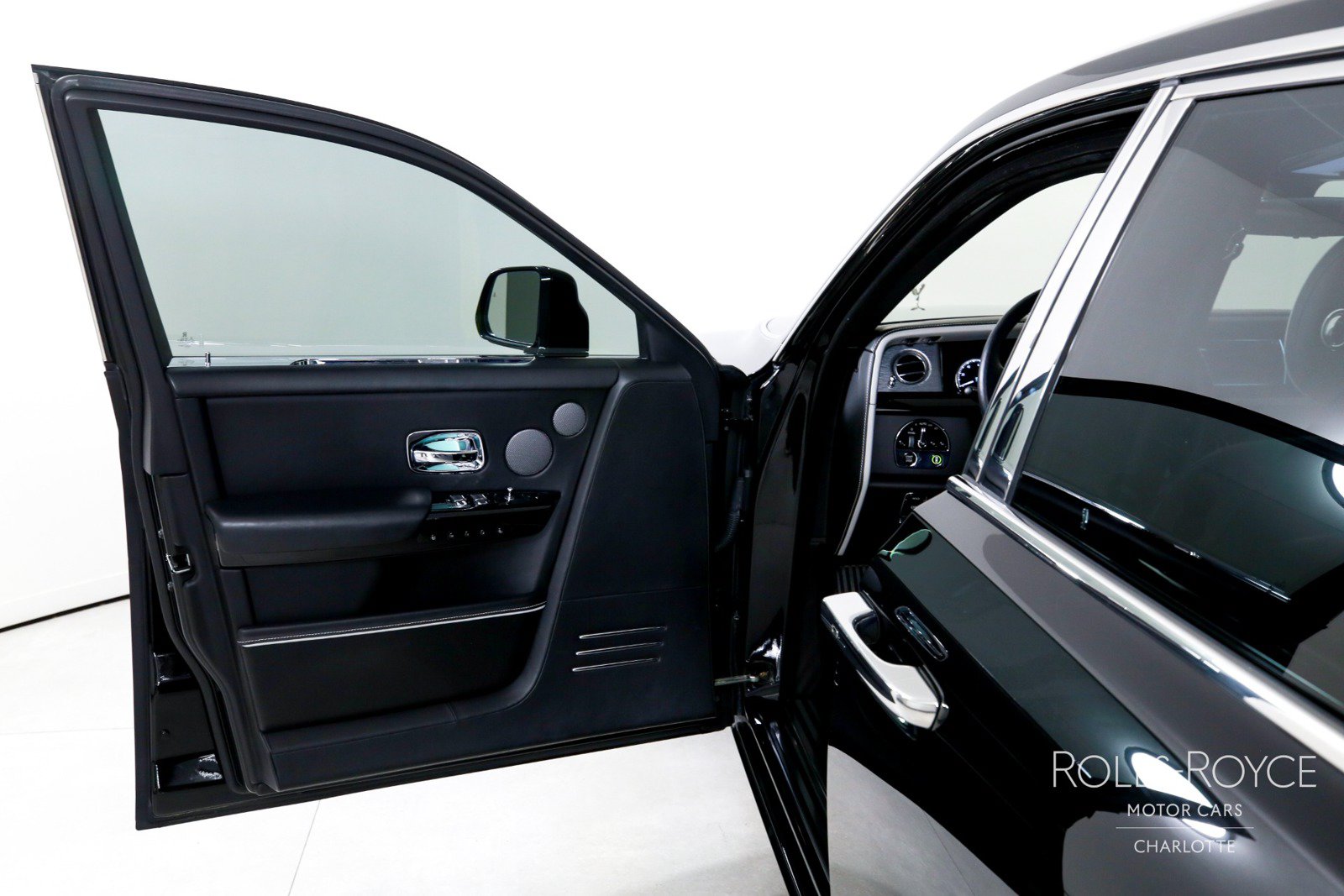 Used 2020 Rolls-Royce Phantom Sedan RWD image 11
