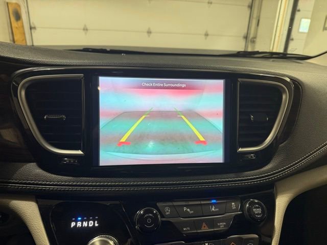 Used 2021 Chrysler Pacifica Limited image 12
