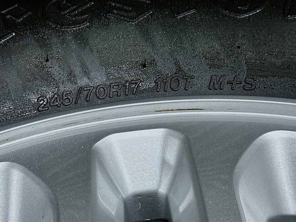 Used 2023 Jeep Grand Cherokee Laredo w/ Luxury Tech Group I image 33