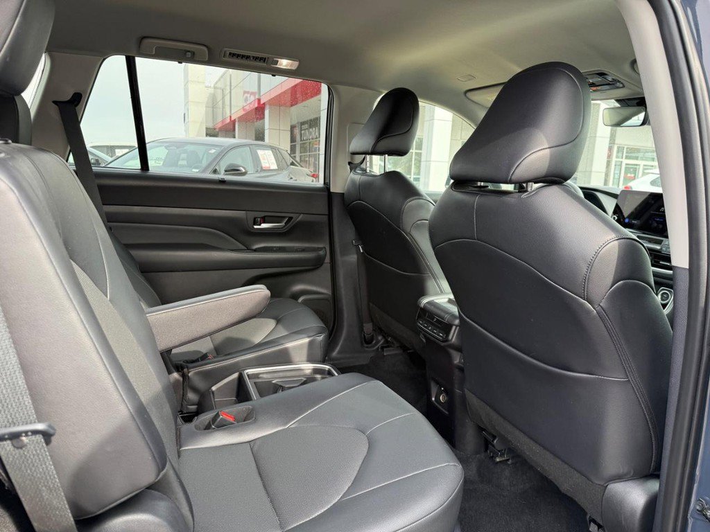 Certified 2025 Toyota Grand Highlander AWD image 12
