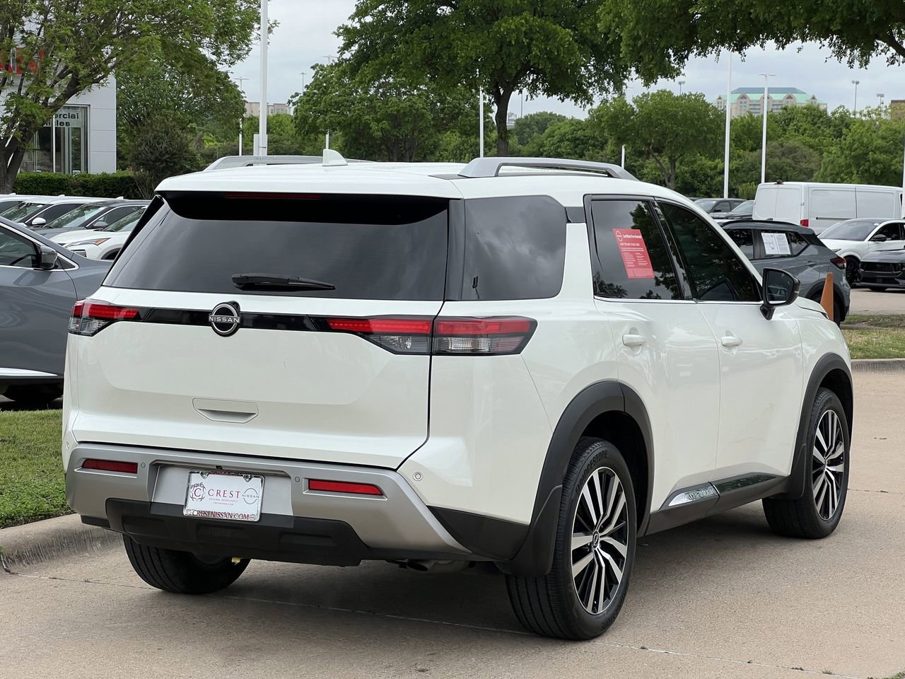 Certified 2024 Nissan Pathfinder Platinum FWD image 4