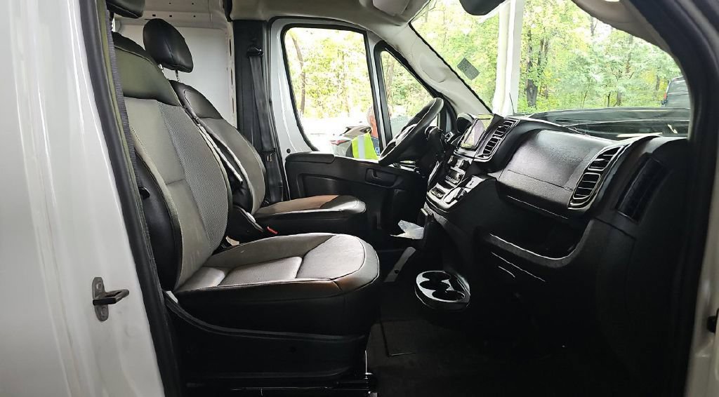 Used 2025 RAM ProMaster 2500 w/ Convenience Group FWD image 2