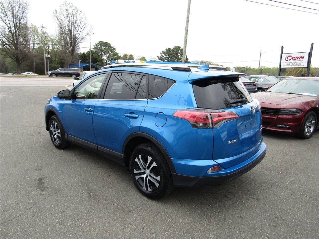 Used 2018 Toyota RAV4 LE w/ All Weather Liner Package AWD/4WD image 5