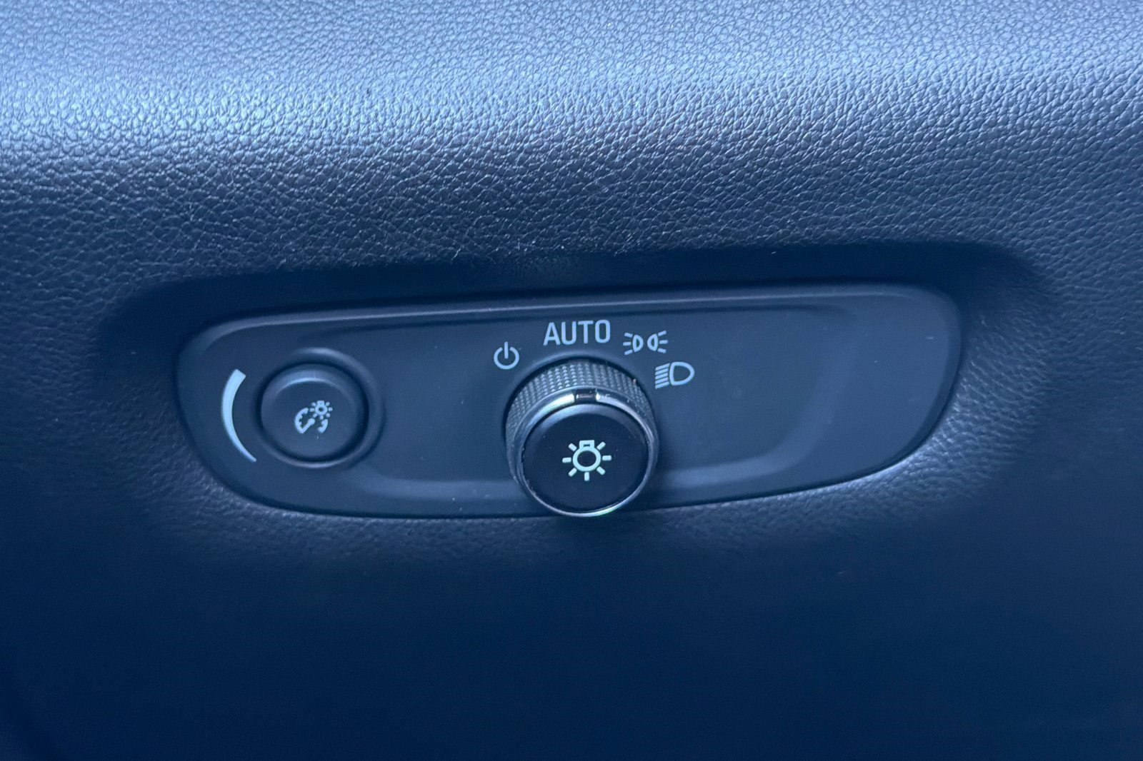 Used 2020 Chevrolet Traverse LS image 37