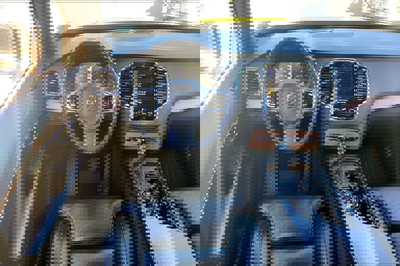 Used 2017 Volvo XC90 T6 Inscription w/ Vision Package image 5