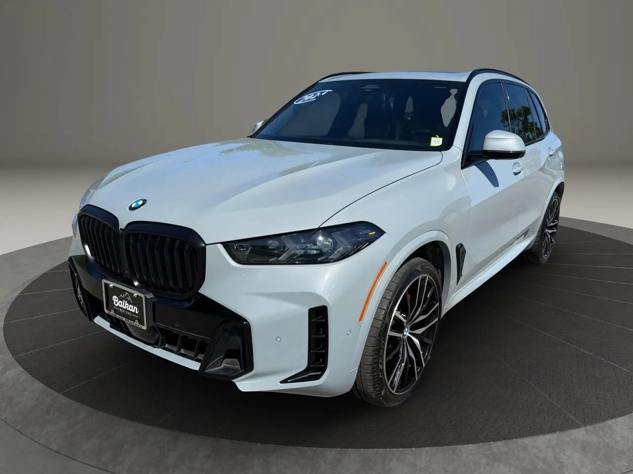 Used 2024 BMW X5 xDrive40i w/ M Sport Package AWD/4WD image 13