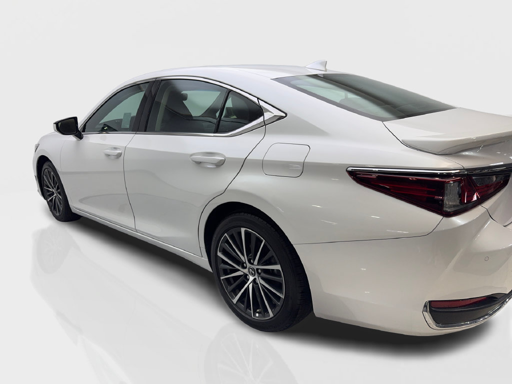 Used 2025 Lexus ES 300h w/ Premium Package FWD image 16