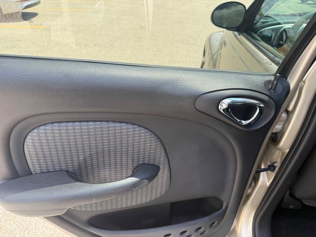 Used 2005 Chrysler PT Cruiser Limited FWD image 13