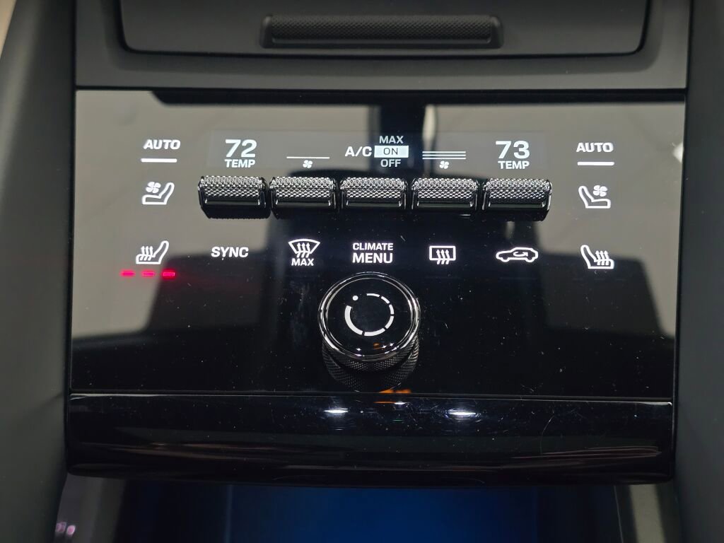 Certified 2025 Porsche Macan Electric image 17