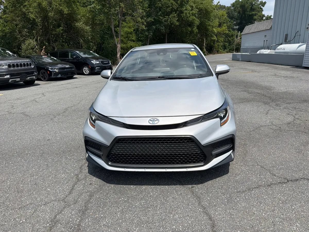 Used 2021 Toyota Corolla SE FWD image 1