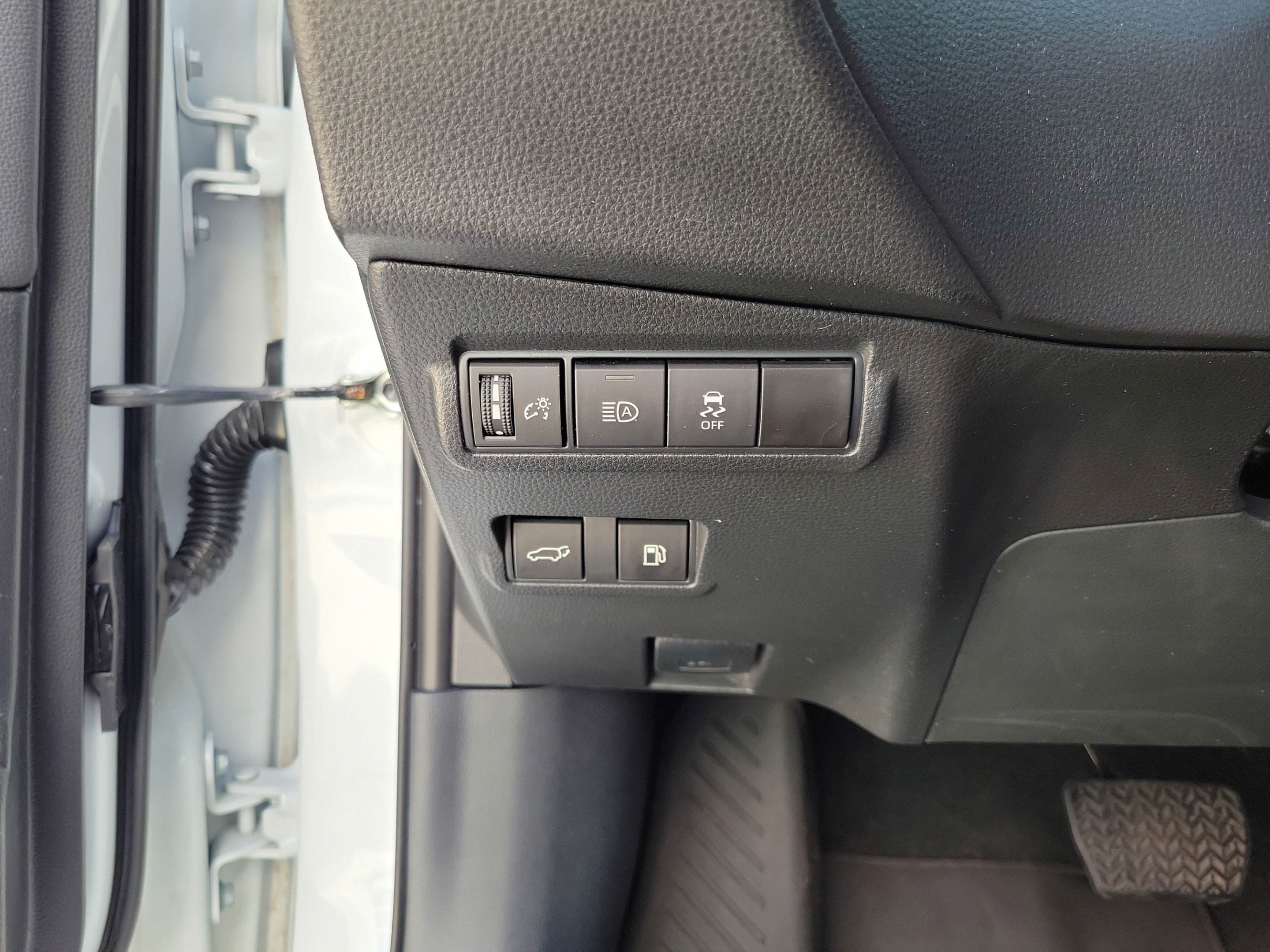 Used 2023 Toyota Corolla Cross AWD Hybrid w/ Convenience Package image 11