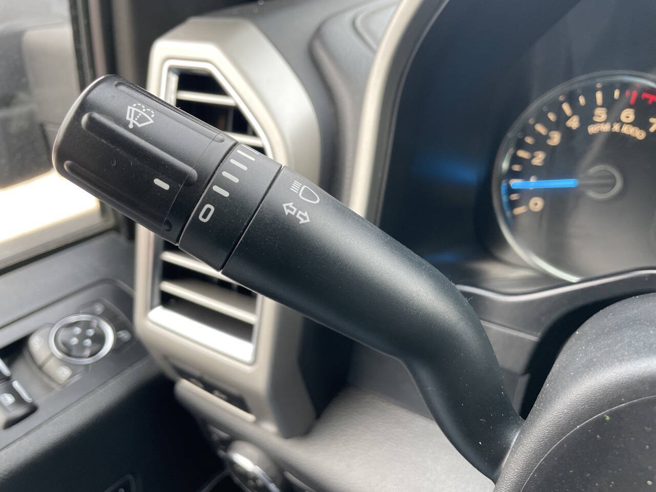 Used 2015 Ford F150 Lariat AWD/4WD image 16
