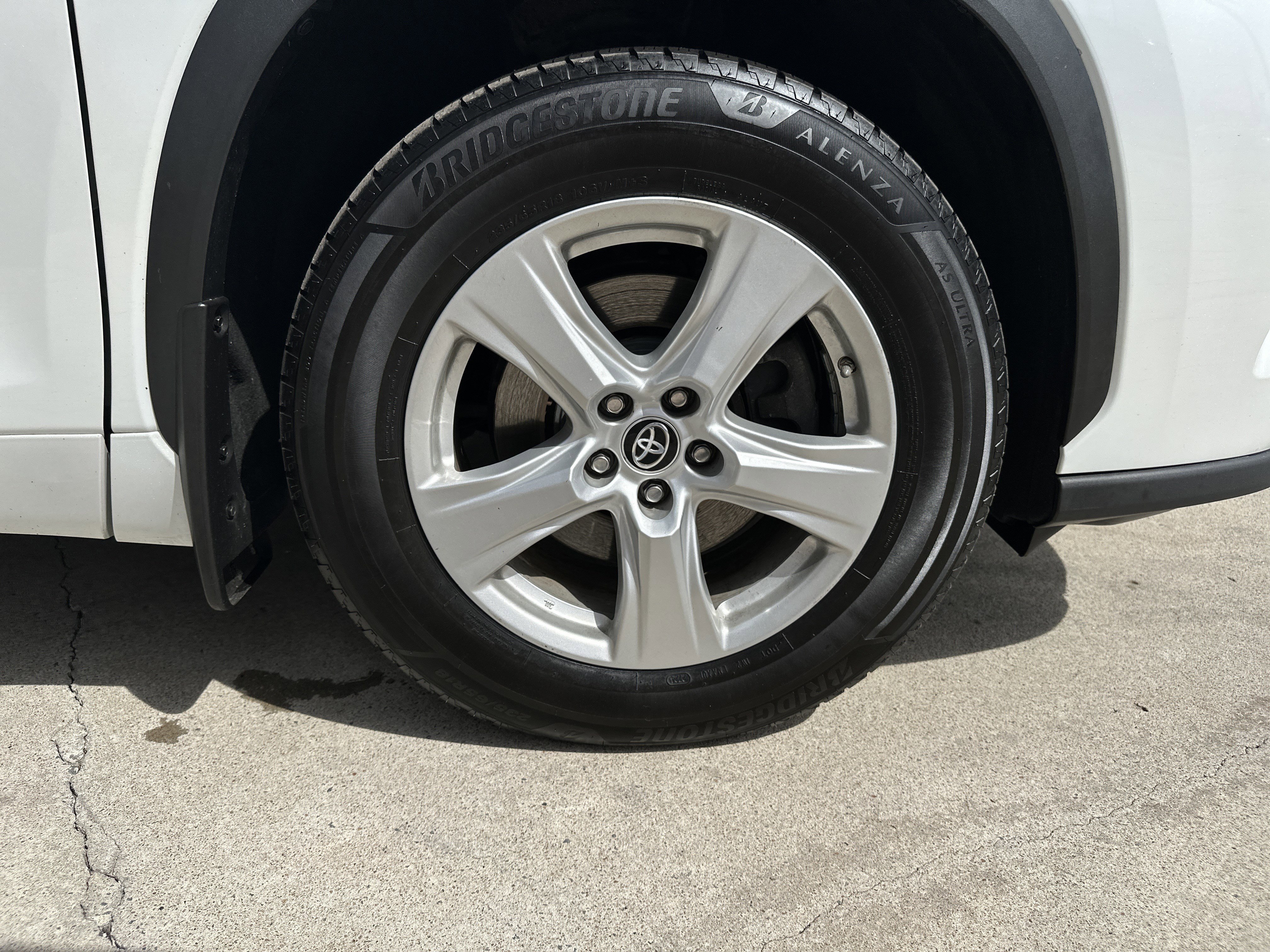 Used 2022 Toyota Highlander LE image 31