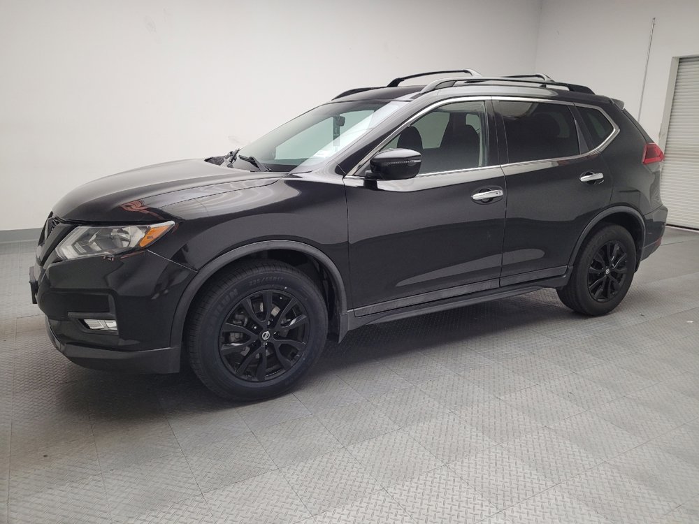 Used 2018 Nissan Rogue SV image 2