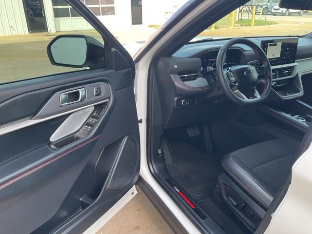 Used 2025 Ford Explorer ST image 2