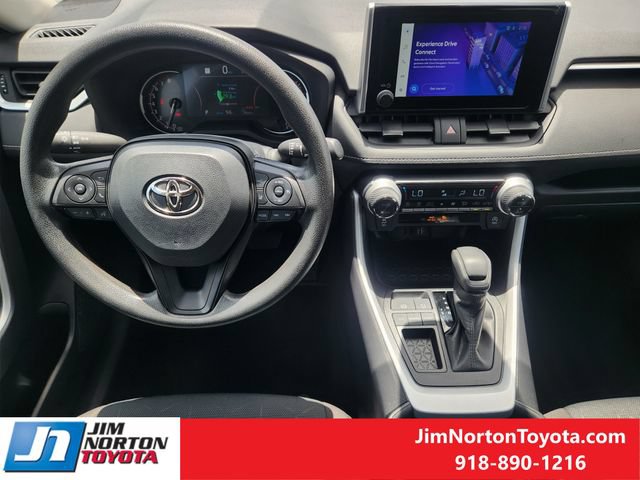 Used 2025 Toyota RAV4 XLE FWD image 26