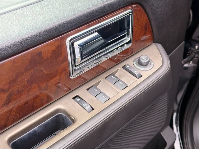 Used 2014 Lincoln Navigator 4WD image 18