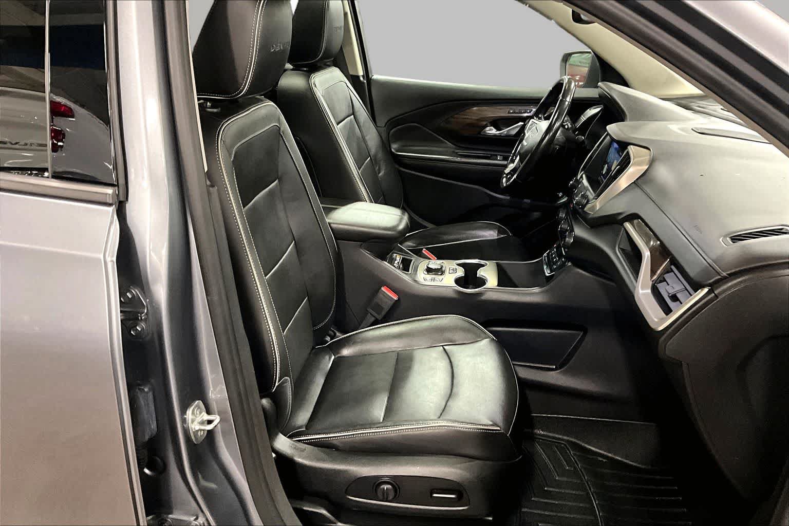 Used 2020 GMC Terrain Denali w/ Denali Premium Package AWD/4WD image 8