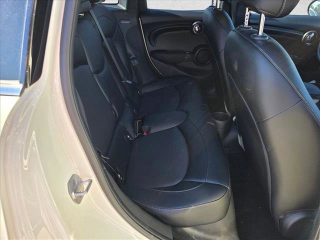 Used 2020 MINI Cooper 4-Door Hardtop image 16
