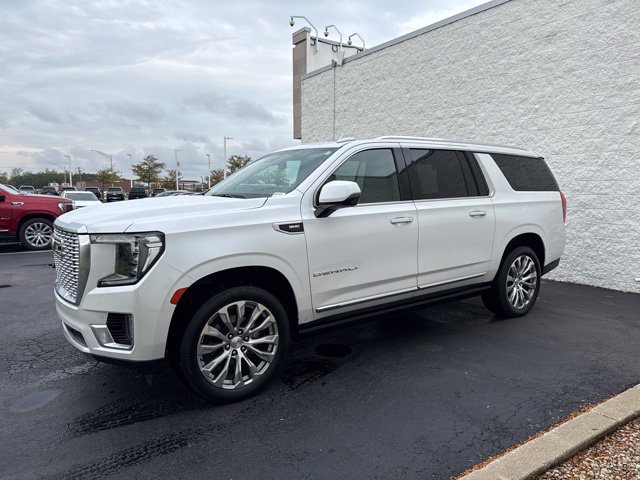 Used 2023 GMC Yukon XL Denali w/ Max Trailering Package AWD/4WD image 3