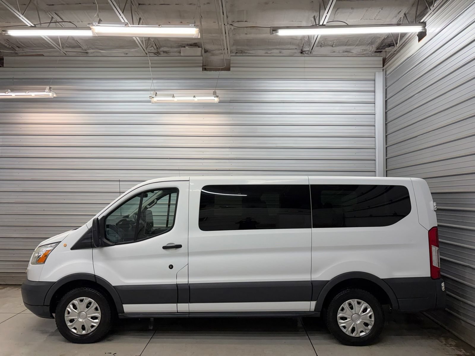 Used 2015 Ford Transit 150 XLT RWD image 6