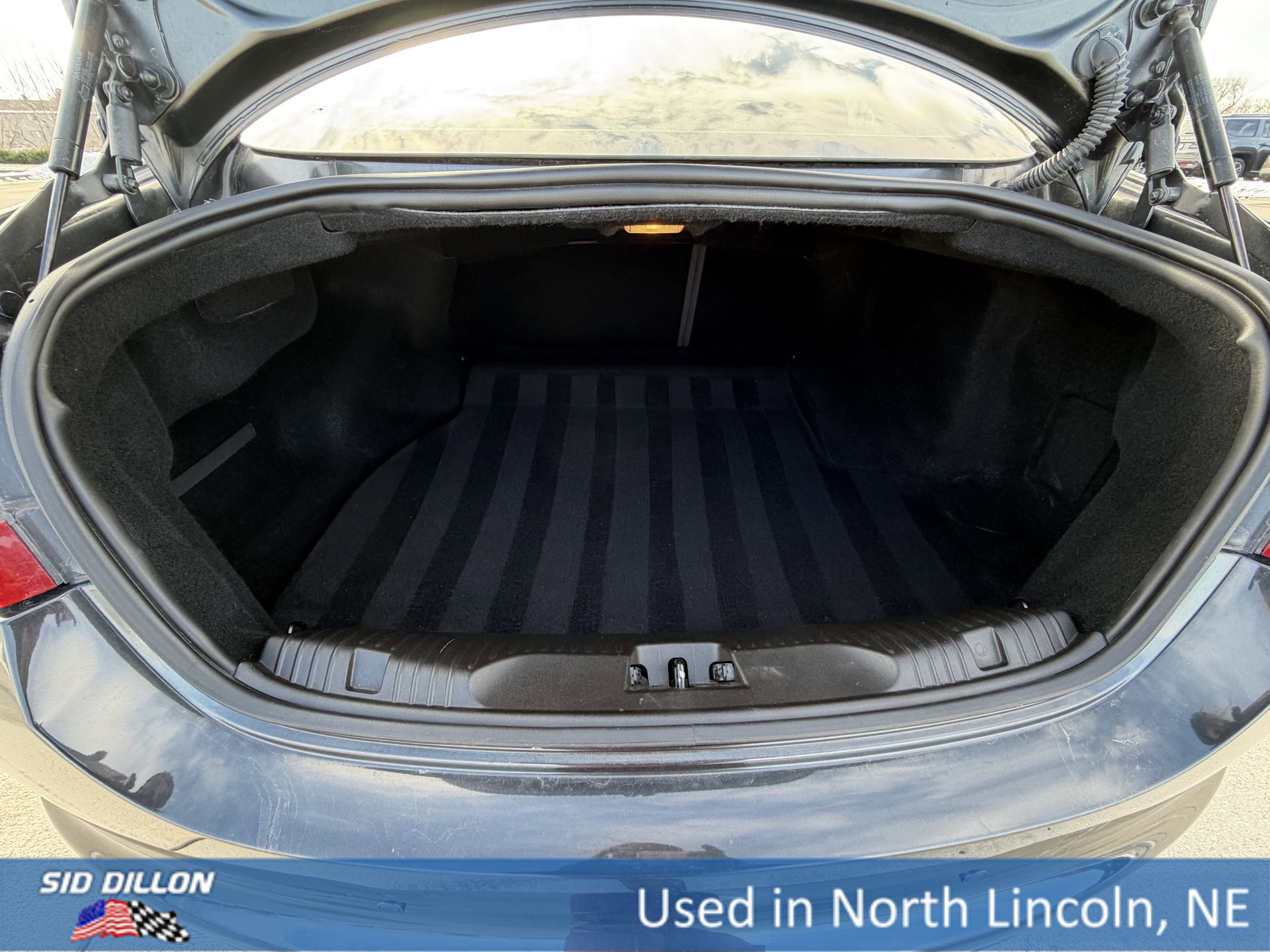 Used 2011 Jaguar XF R image 11