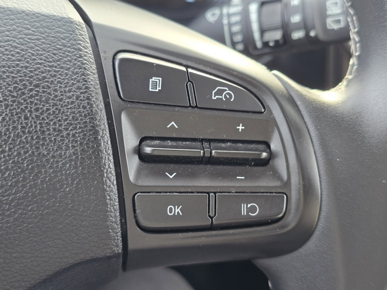 Used 2025 Hyundai Venue SEL image 29