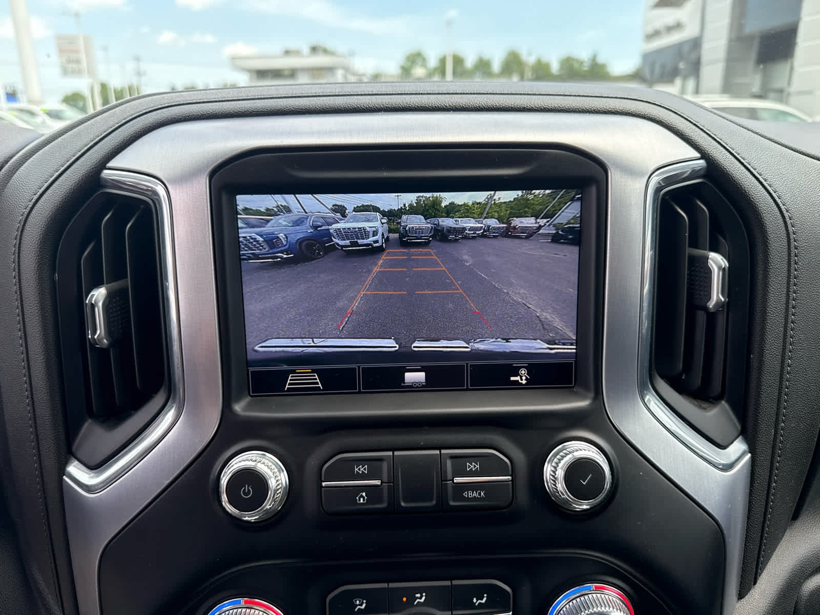 Used 2020 GMC Sierra 1500 Elevation w/ Elevation Value Package AWD/4WD image 18
