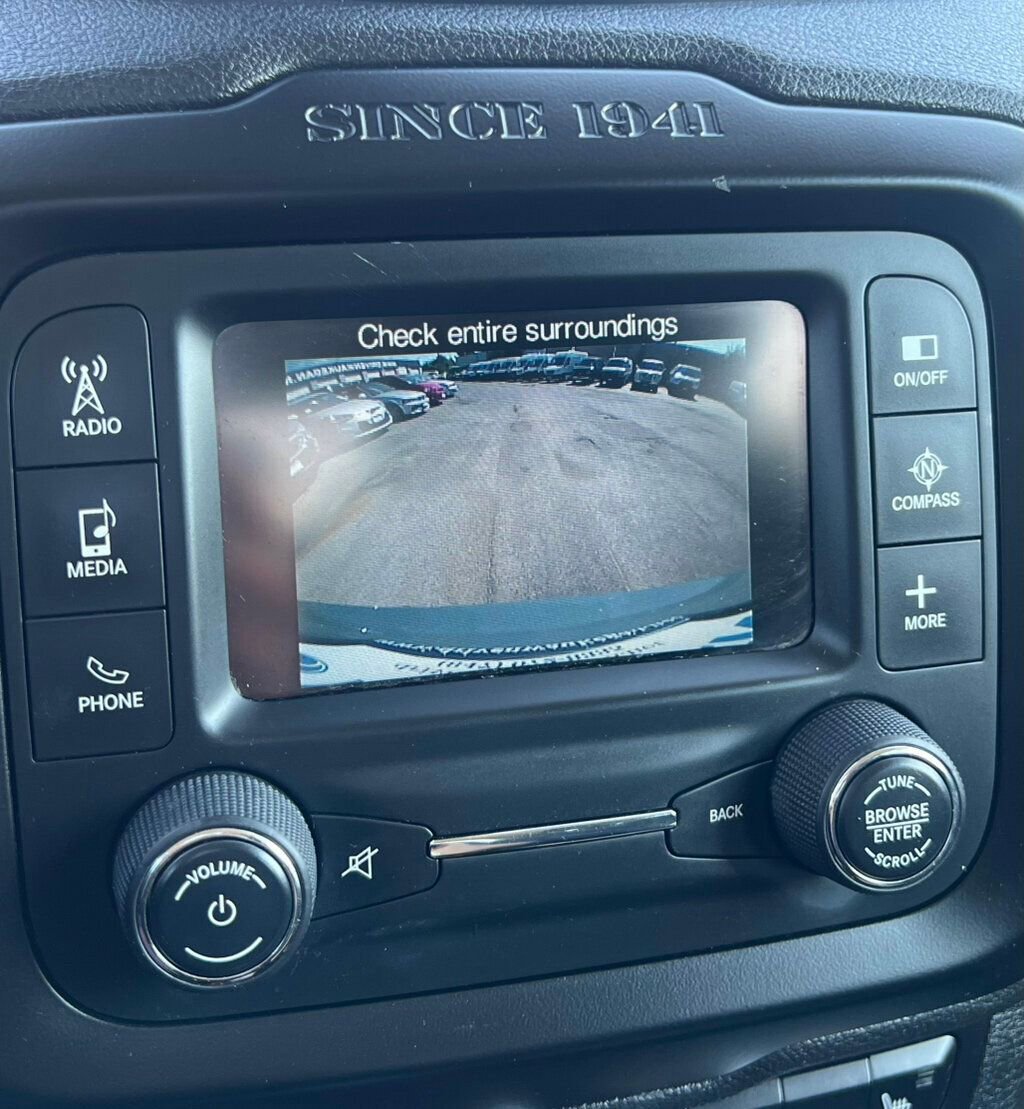 Used 2015 Jeep Renegade Trailhawk w/ Cold Weather Group image 17