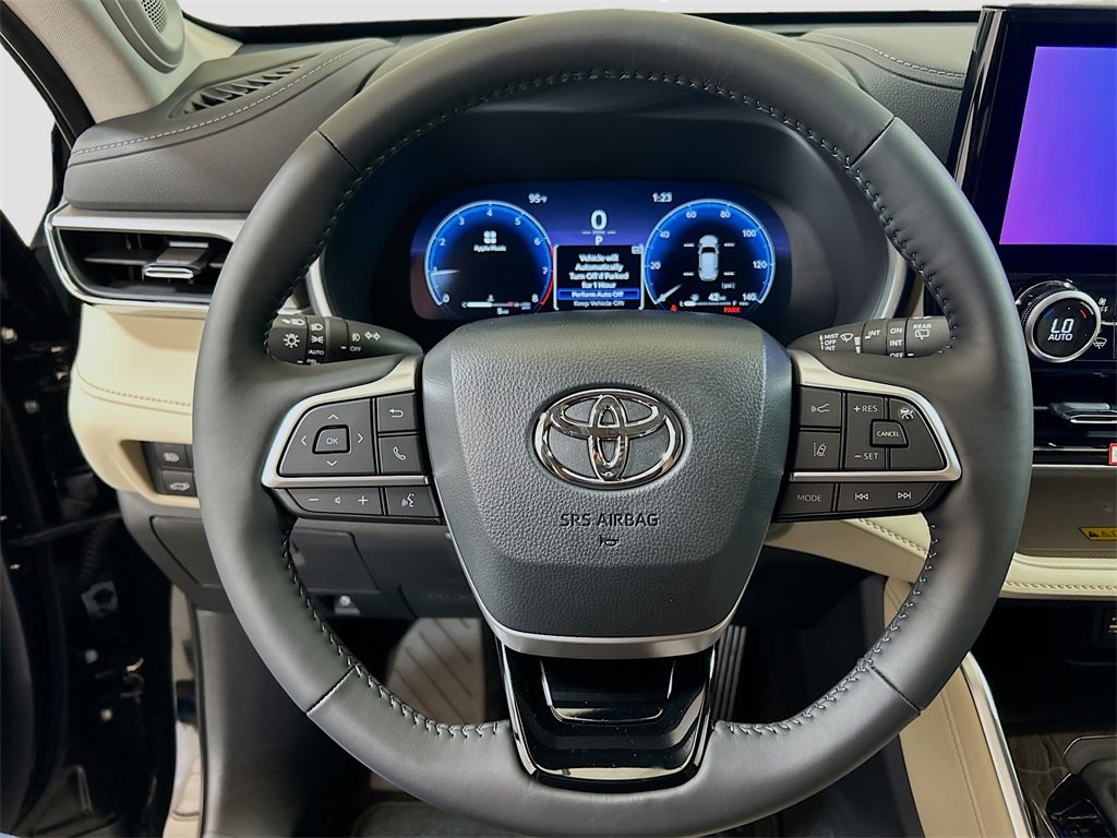 New 2025 Toyota Highlander Limited image 9