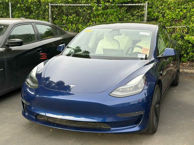 Used 2023 Tesla Model 3 Standard Range image 2