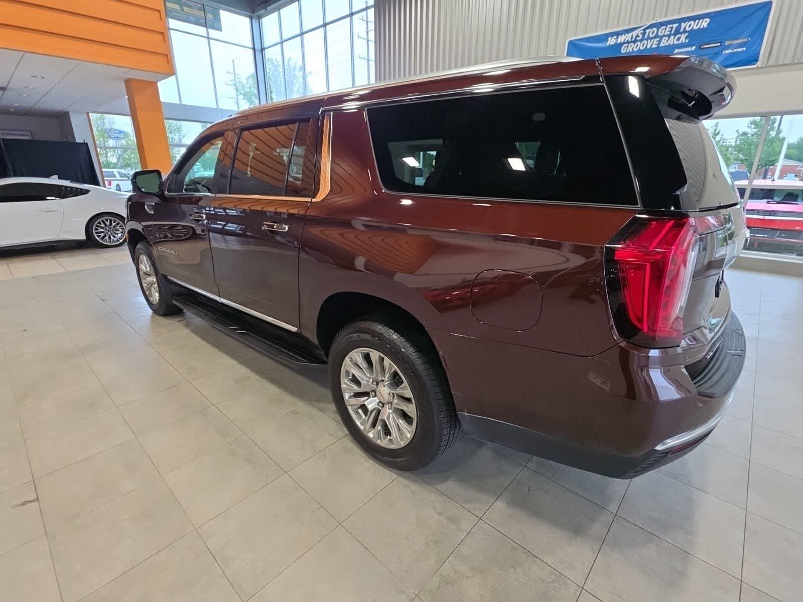 Used 2023 GMC Yukon XL Denali AWD/4WD image 13