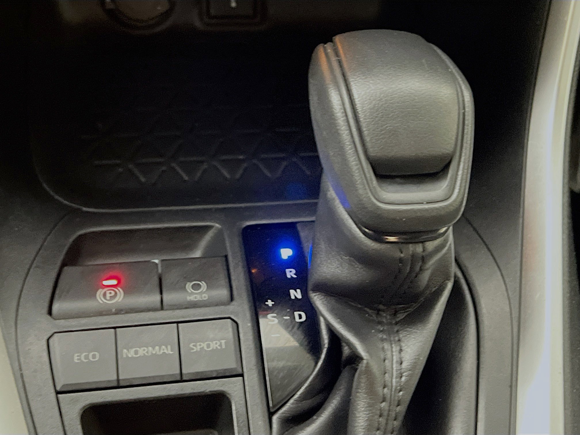 Used 2020 Toyota RAV4 XLE w/ Convenience Package image 24