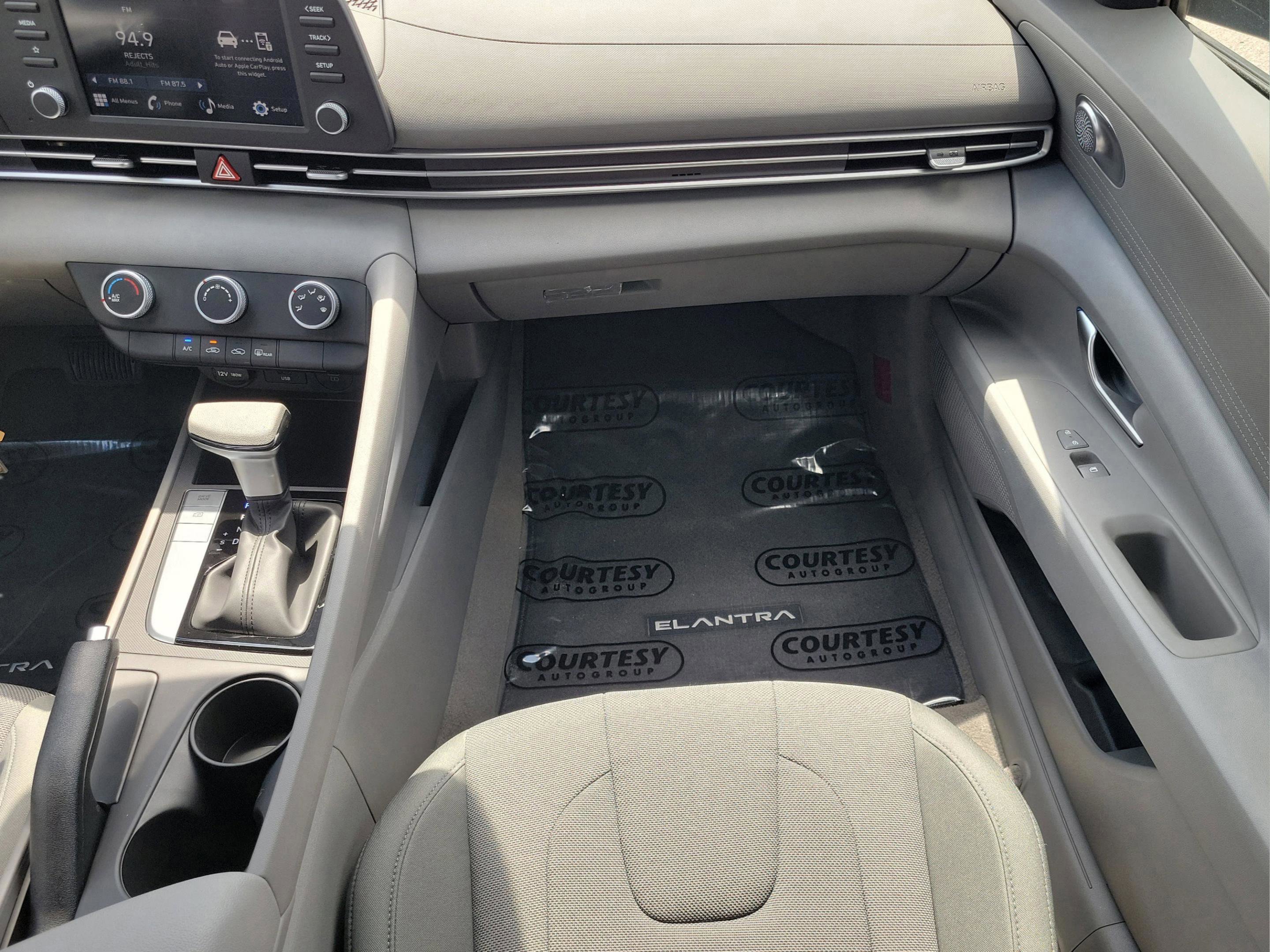 New 2026 Hyundai Elantra SE image 12