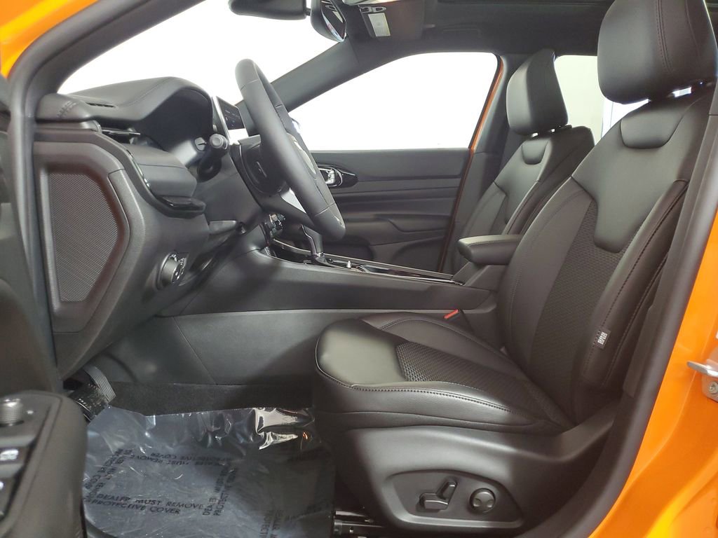 New 2026 Jeep Compass Latitude w/ Sun and Sound Group image 11