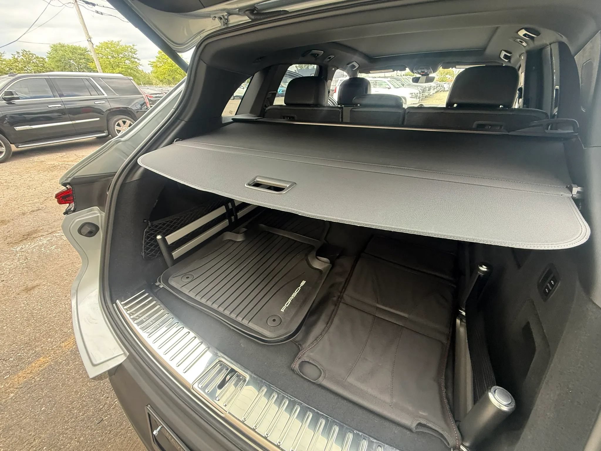 Used 2024 Porsche Cayenne S AWD/4WD image 27