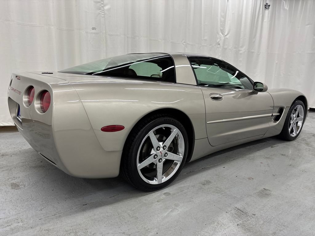 Used 2001 Chevrolet Corvette Coupe w/ Preferred Equipment Group1 image 5