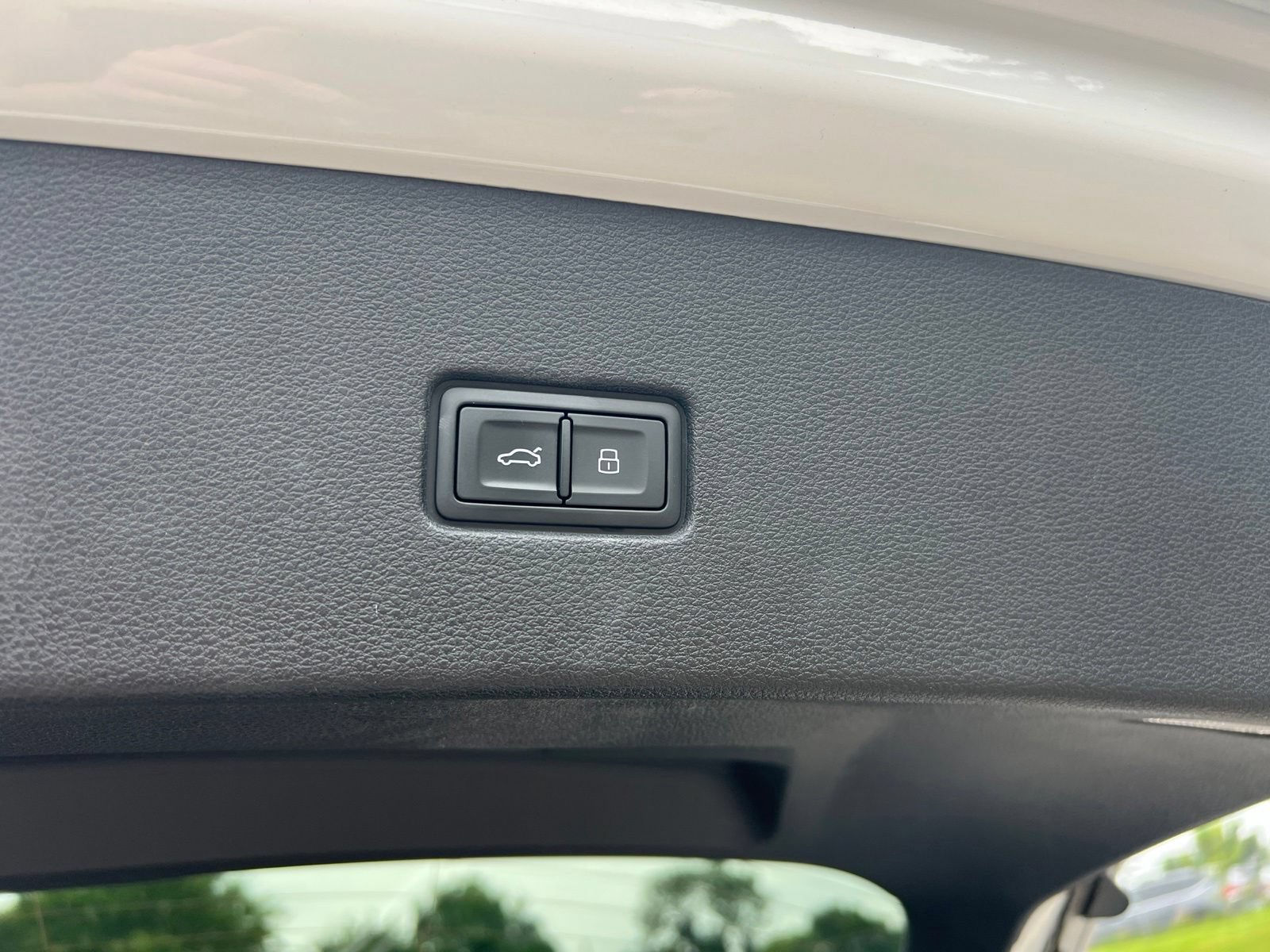 Used 2023 Audi Q8 Premium AWD/4WD image 32