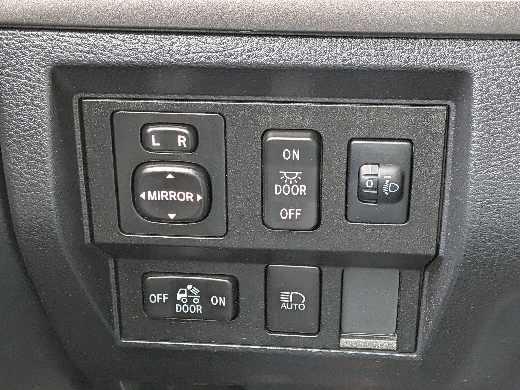 Used 2019 Toyota Tundra SR5 w/ SR5 Upgrade Package image 17