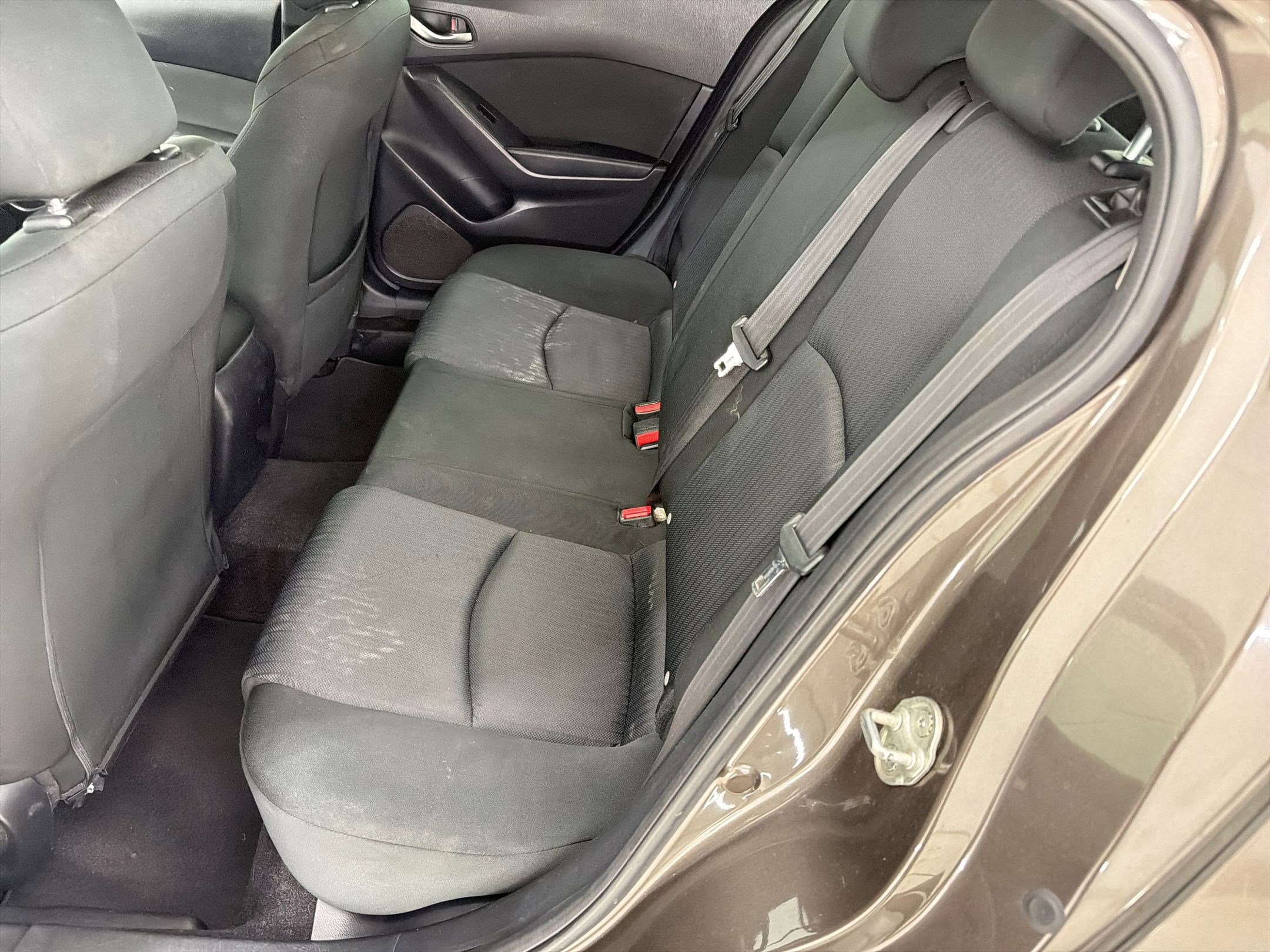 Used 2015 MAZDA MAZDA3 i Sport FWD image 14