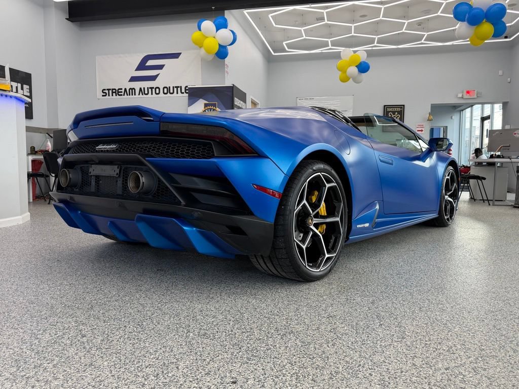 Used 2022 Lamborghini Huracan EVO RWD image 8