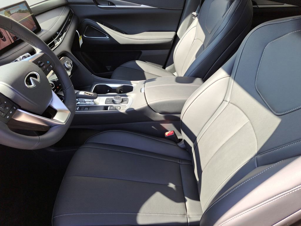 Certified 2026 INFINITI QX60 Luxe w/ Cargo Package AWD/4WD image 15