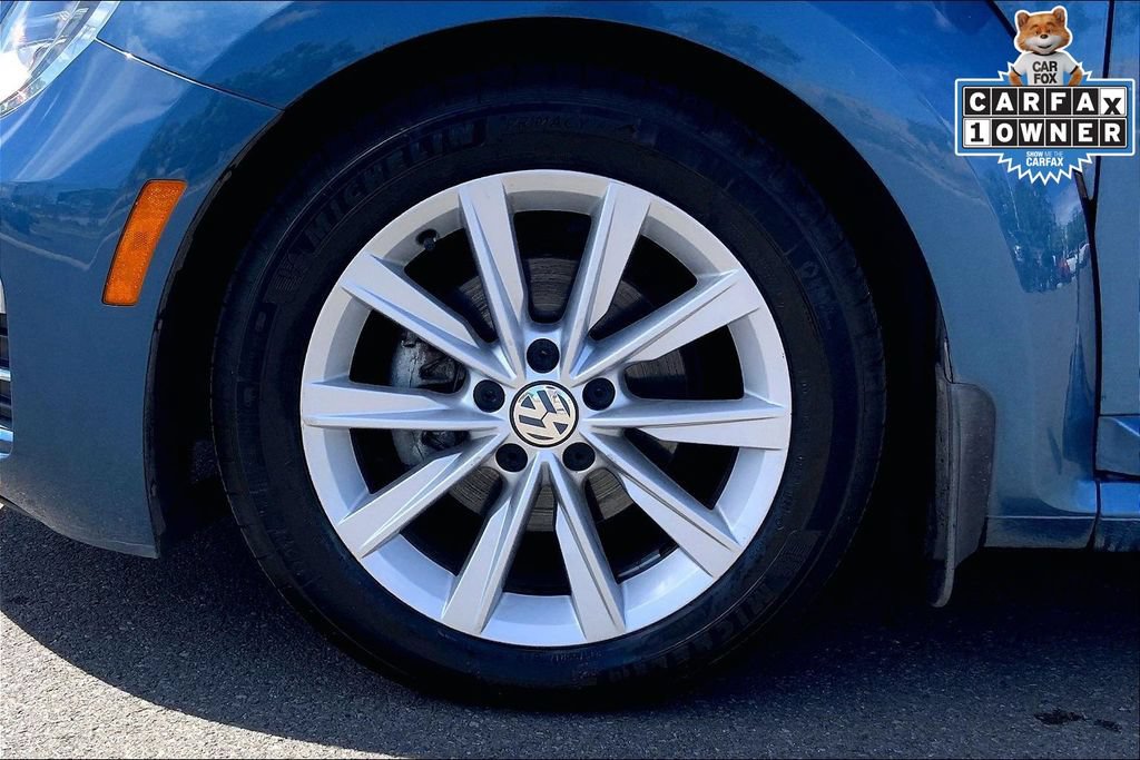 Used 2019 Volkswagen Beetle 2.0T SE FWD image 8