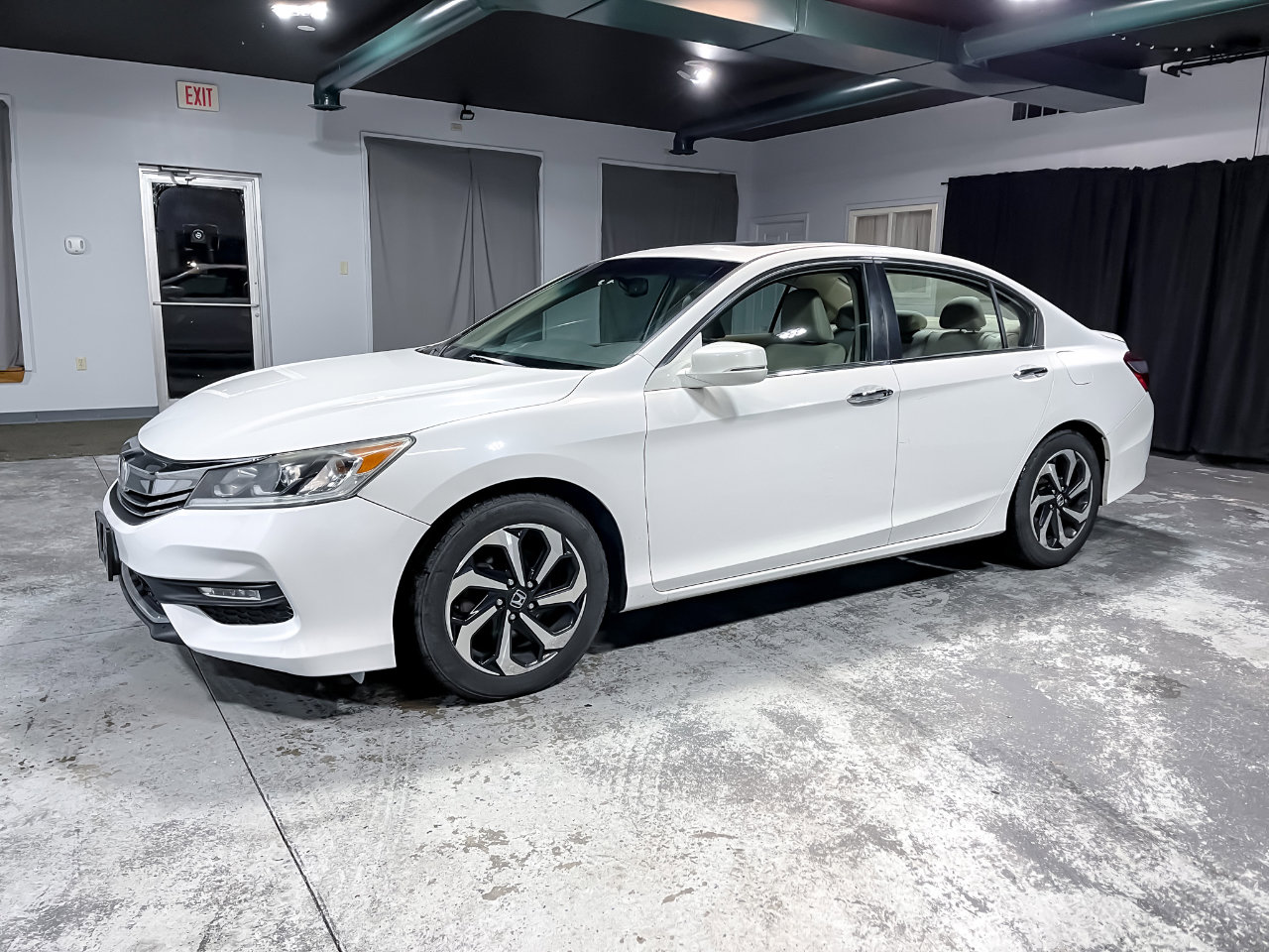 Used 2016 Honda Accord EX-L image 4