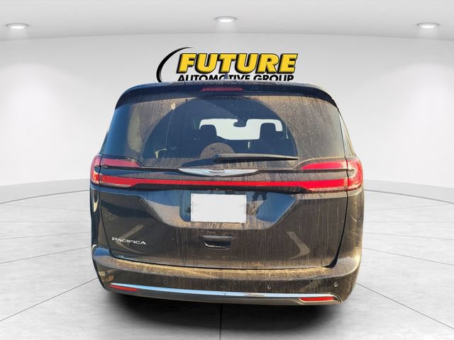 Used 2023 Chrysler Pacifica Touring-L FWD image 4
