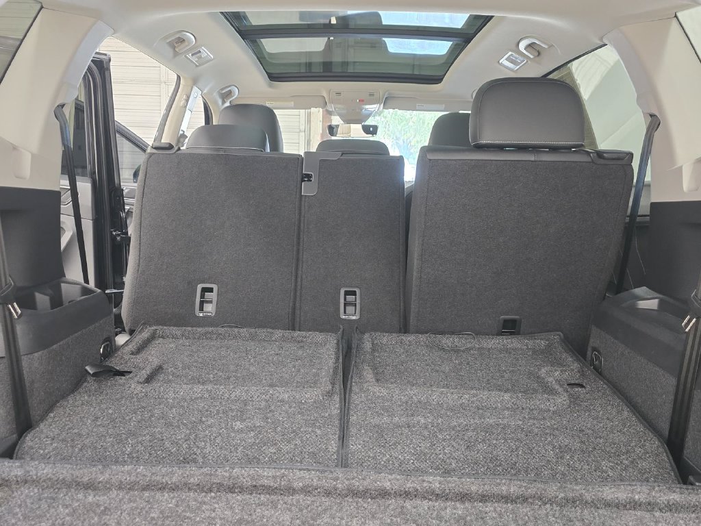 Used 2024 Volkswagen Tiguan SE FWD image 34