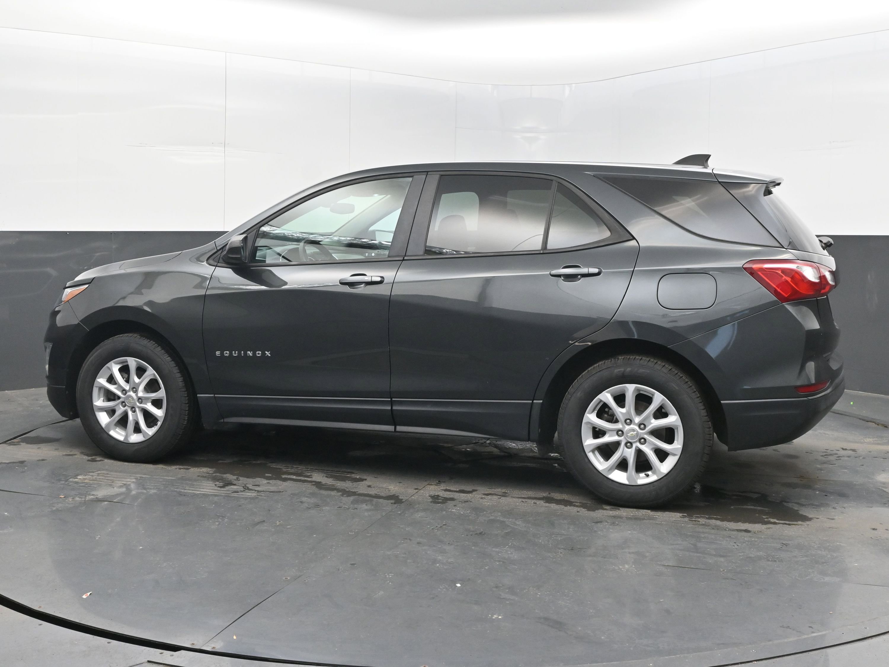 Used 2020 Chevrolet Equinox LS w/ LS Convenience Package image 5