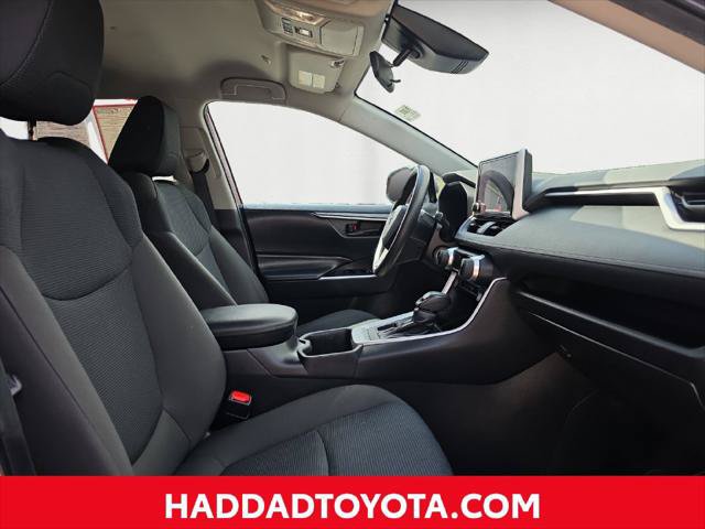 Certified 2024 Toyota RAV4 LE AWD/4WD image 17