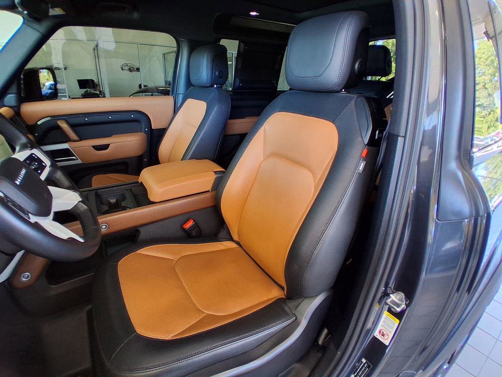 Used 2023 Land Rover Defender 90 X-Dynamic SE image 12