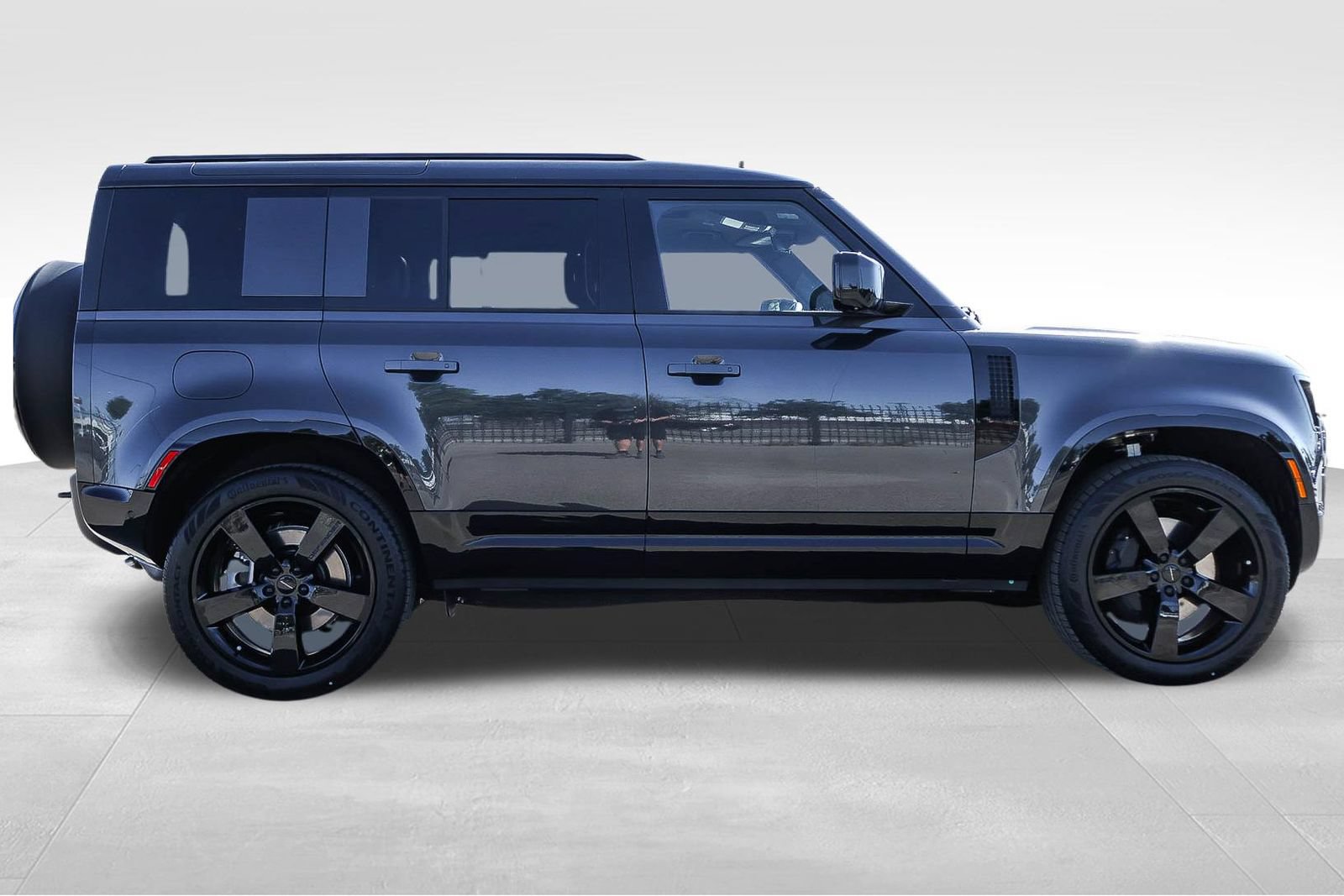 New 2026 Land Rover Defender 110 X-Dynamic SE AWD/4WD image 4